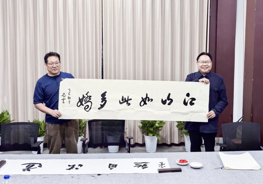 筆墨鑄車谷——武漢經(jīng)開區(qū)書畫家藝術(shù)交流活動(dòng)成功舉行